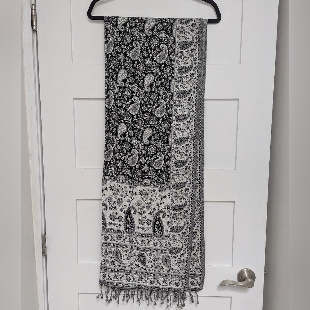 Pashmina Black and White Paisley Scarf